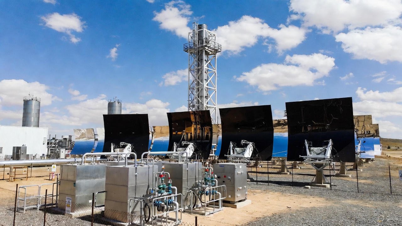 Heliogen solar plant with heliostats and tower